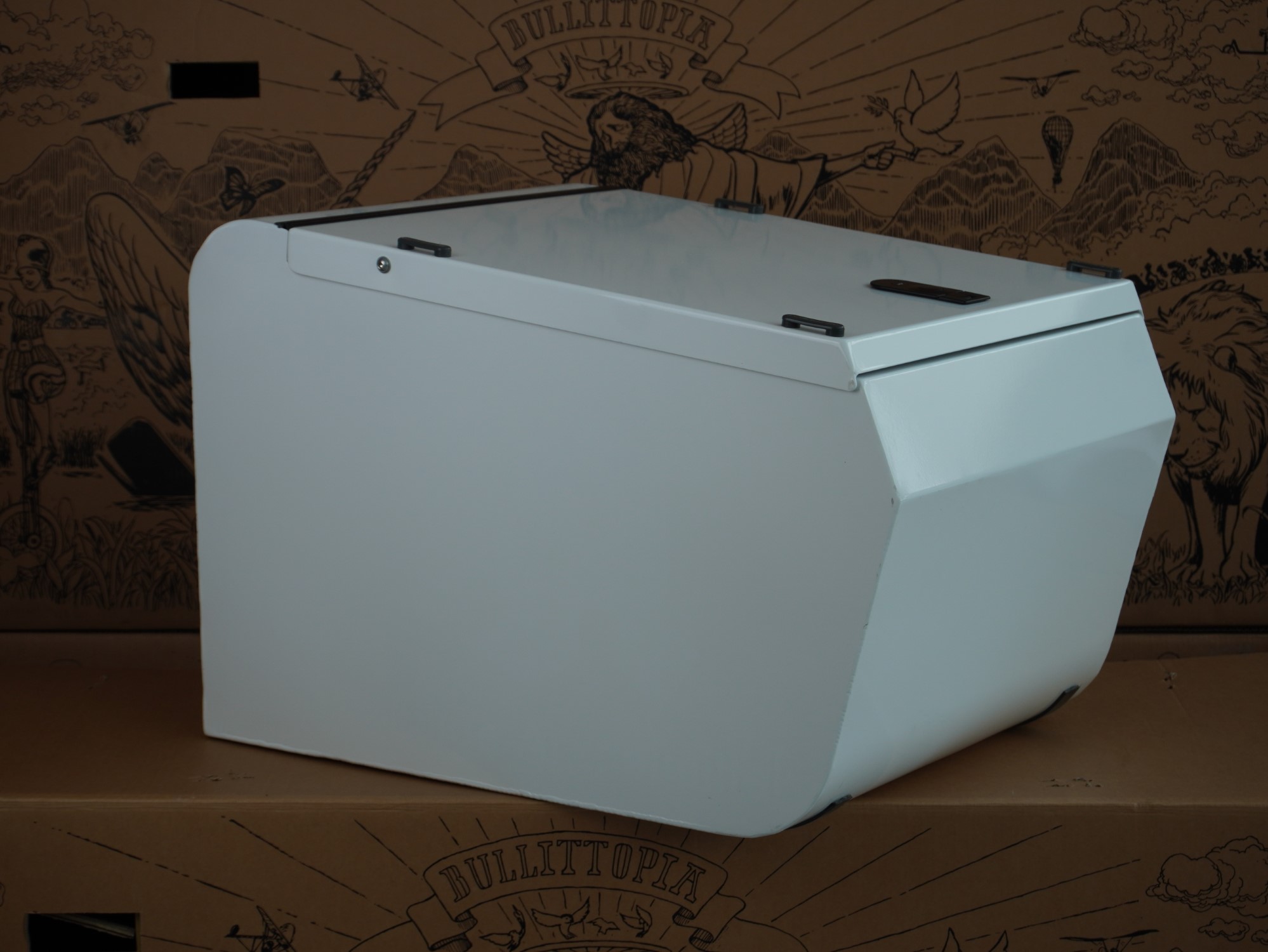 Classic Box L | weiß mit Klappschloss - gebraucht | (Angebots-Nr. 12223)